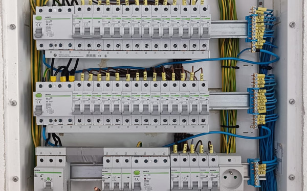 Elektroinštalácie — realizácia SchubertBAU Invest Levice, fotka 4