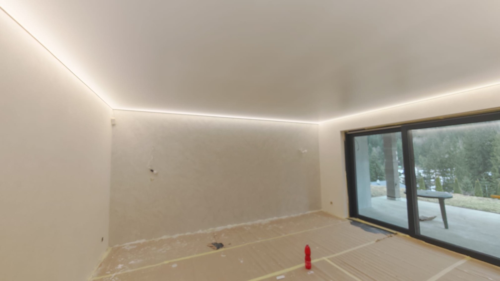 Napínacie stropy — realizácia SchubertBAU Invest Levice, fotka 1